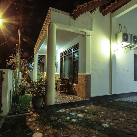 Griya Langen Guesthouse ยอกยาการ์ตา ภายนอก รูปภาพ