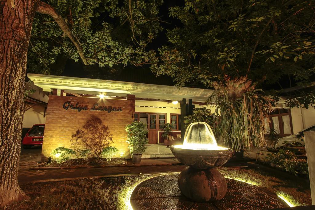 Griya Langen Guesthouse ยอกยาการ์ตา ภายนอก รูปภาพ