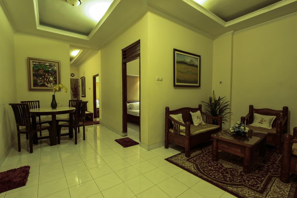 Griya Langen Guesthouse ยอกยาการ์ตา ภายนอก รูปภาพ