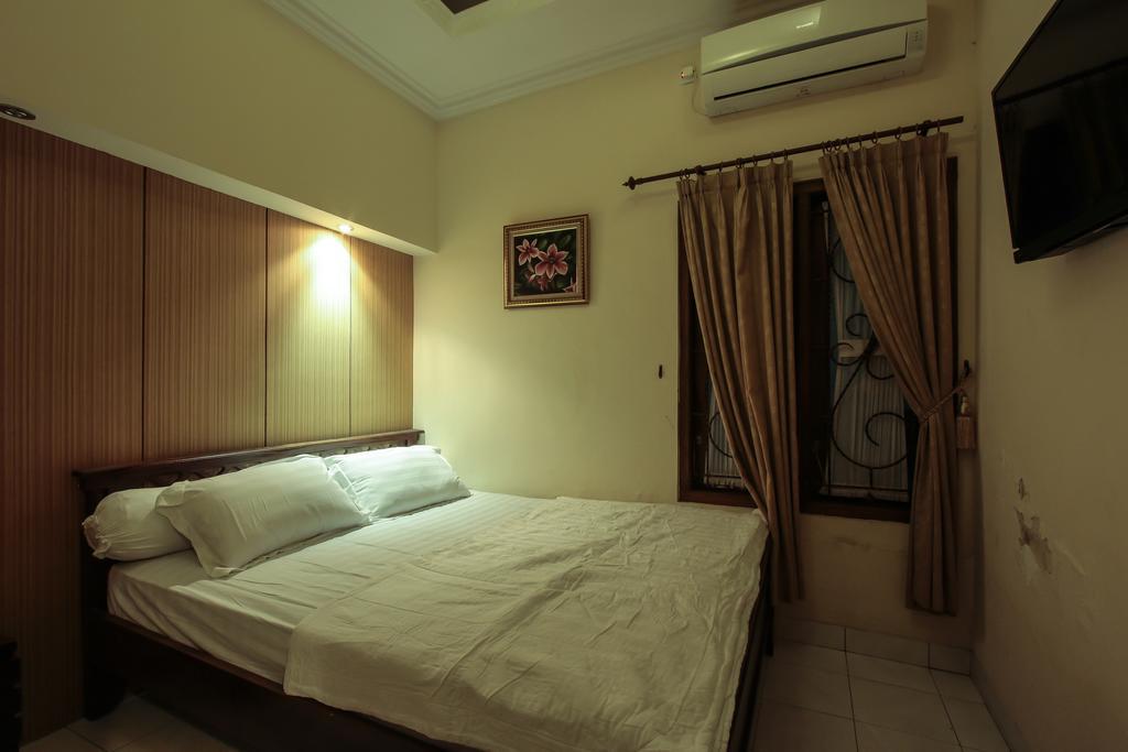Griya Langen Guesthouse ยอกยาการ์ตา ภายนอก รูปภาพ