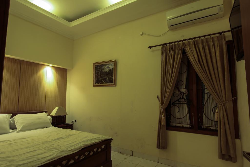 Griya Langen Guesthouse ยอกยาการ์ตา ภายนอก รูปภาพ