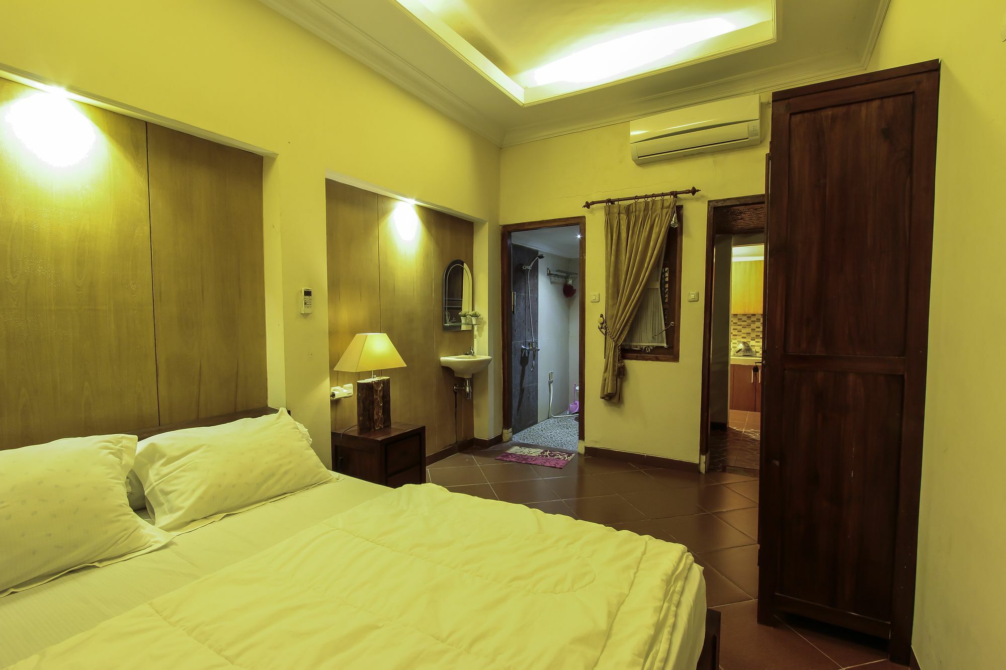Griya Langen Guesthouse ยอกยาการ์ตา ภายนอก รูปภาพ