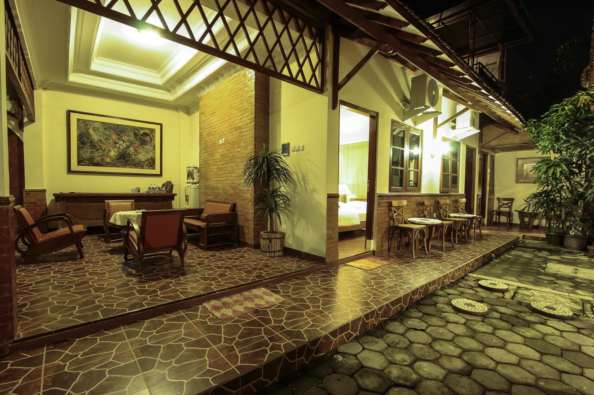 Griya Langen Guesthouse ยอกยาการ์ตา ภายนอก รูปภาพ